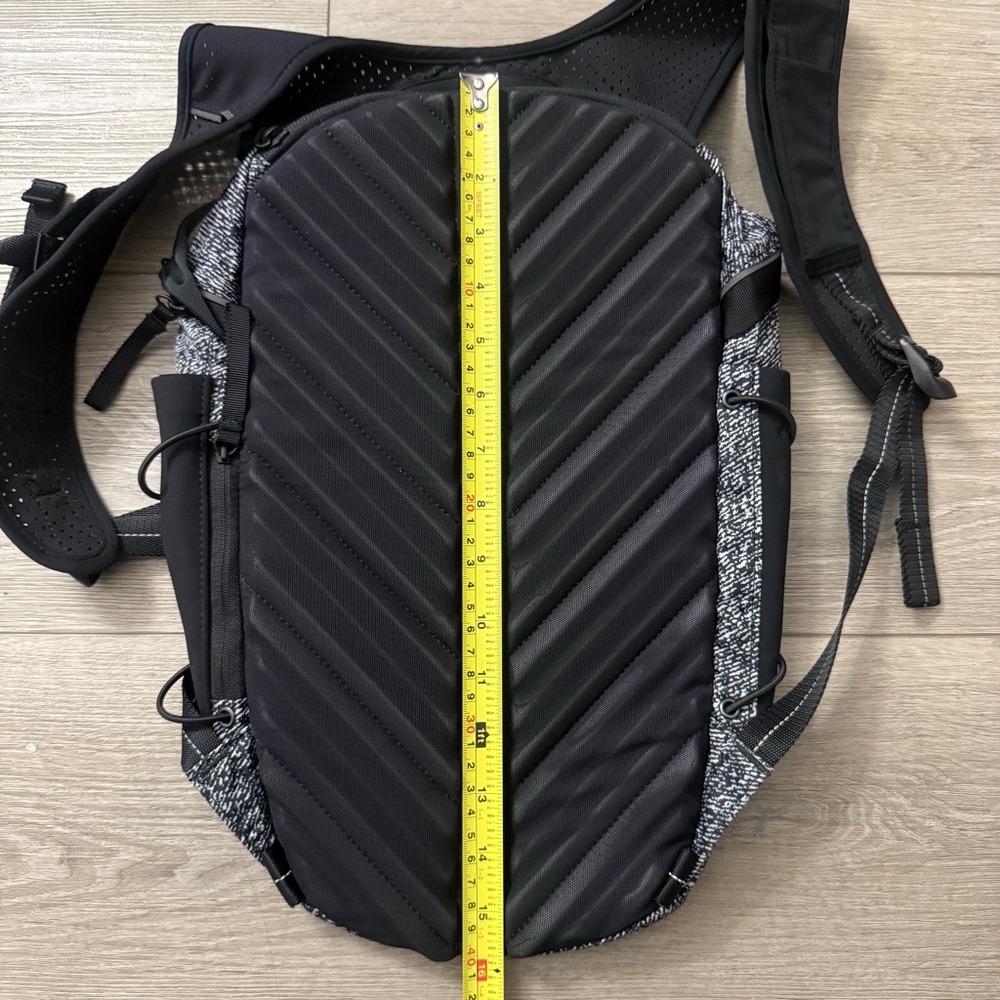 Lululemon Black and Light Gray Hiking Backpack - Picture 13 of 15